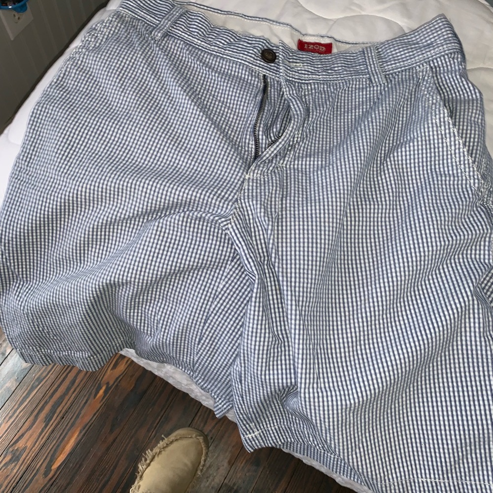 Izod plaid shorts